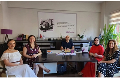 Nalan KURT 'un Kaleminden. Gazeteci, Yazar Sabiha Doğan ve Uğur Okulları hemşiresi Gül hanım ile birlikte Uğur Okulları Genel Koordinatörü Dr. Mustafa Şenel ile görüştük.